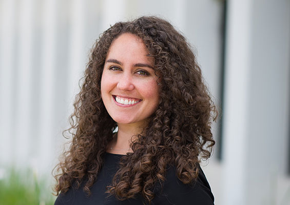 Headshot of Leslie Hernandez Dinneen